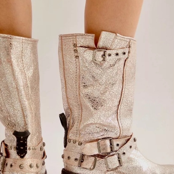 Free People We The Free Janey Engineer Boot Silver Crackle Leather Distressed - Picture 2 of 9
